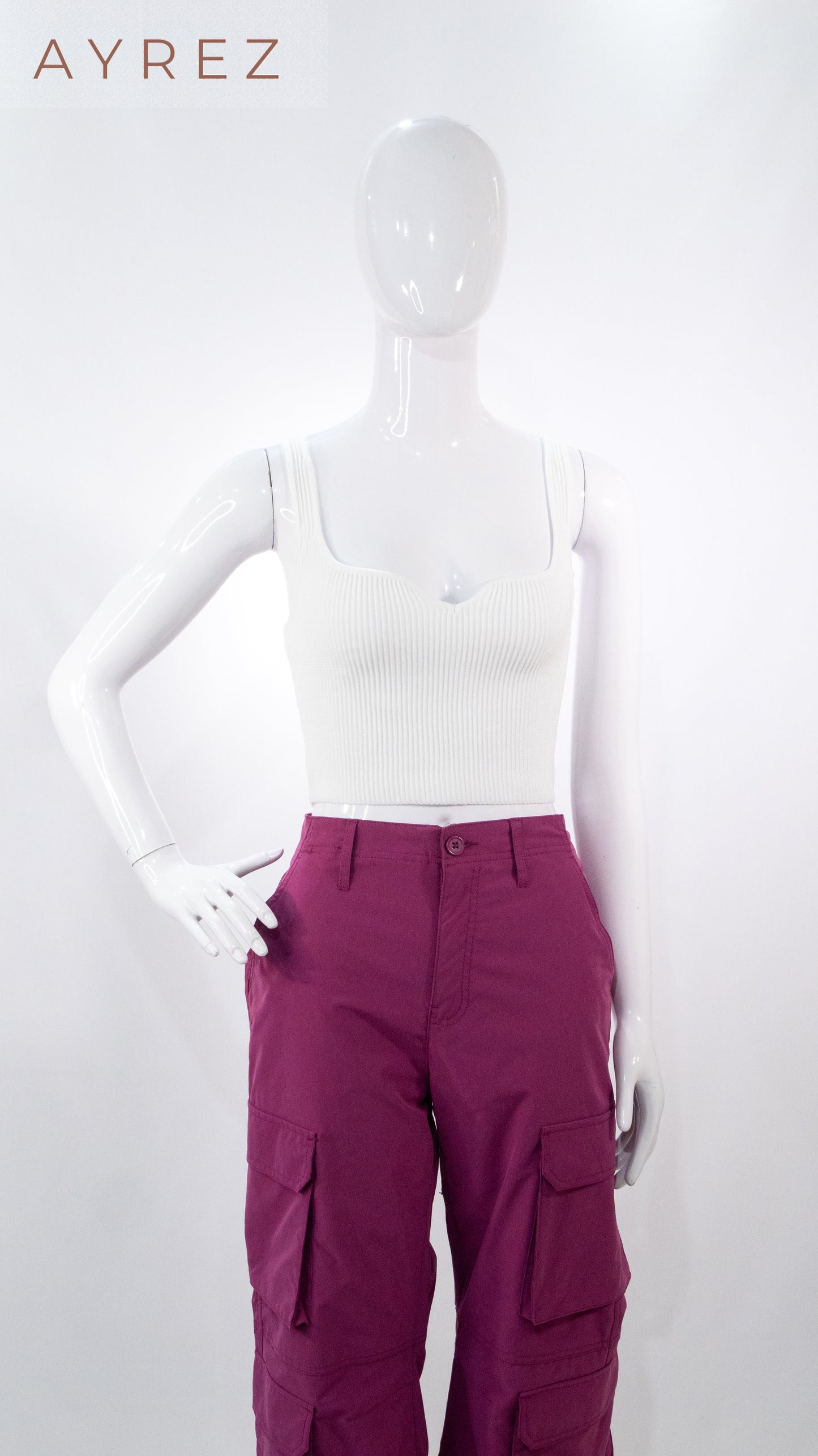 Top canalé blanco &amp; pantalón cargo morado
