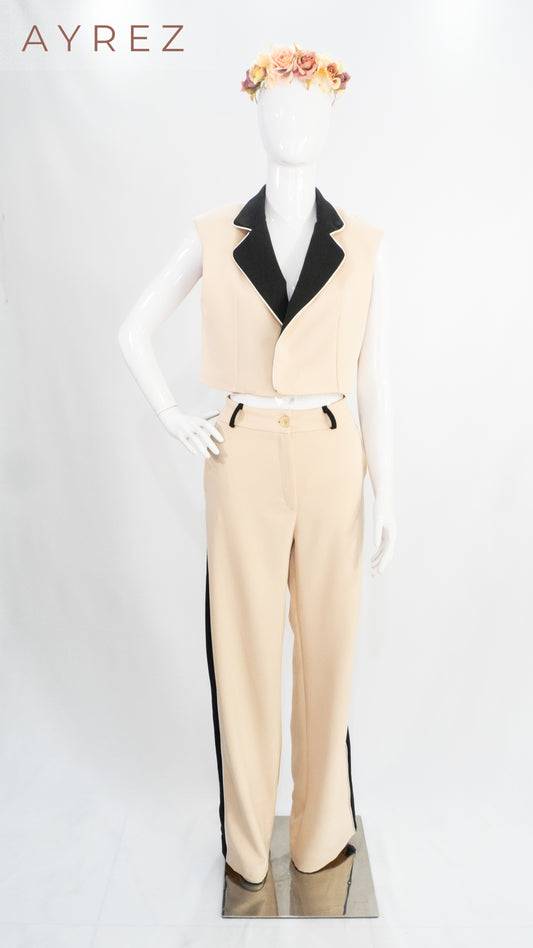 Conjunto Beige con Detalles en Negro