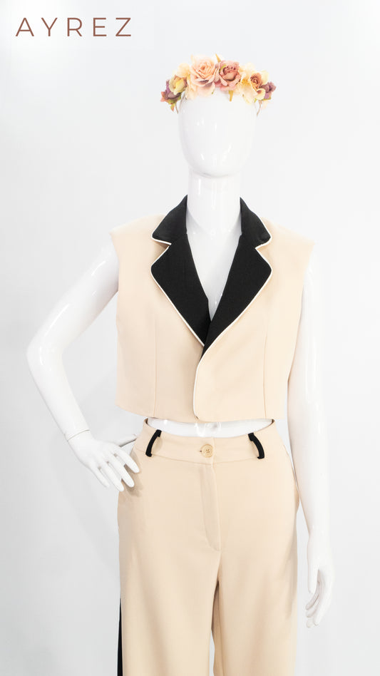 Conjunto Beige con Detalles en Negro