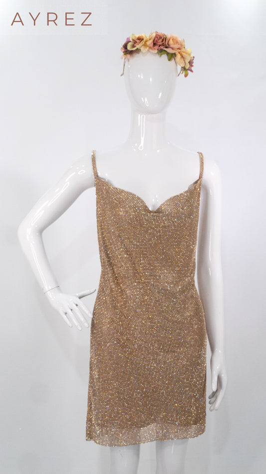 Vestido corto con tirantes brillantes