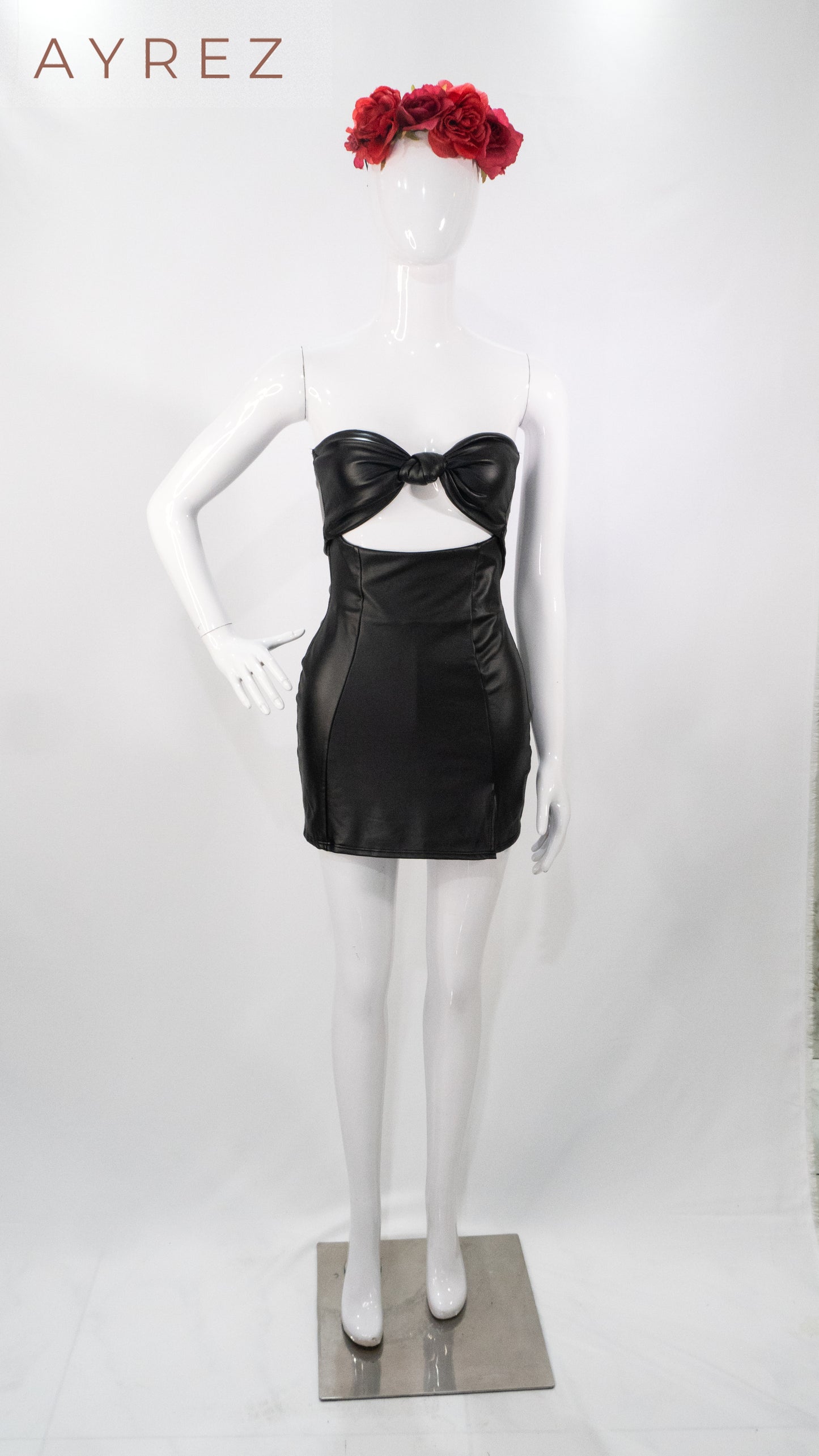 Vestido mini cut-out en efecto piel
